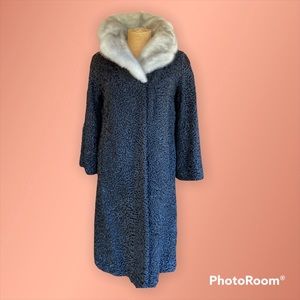 Gartenhaus Vintage Persian Lamb Fur Coat with Mink Fur Collar. Exquisite!